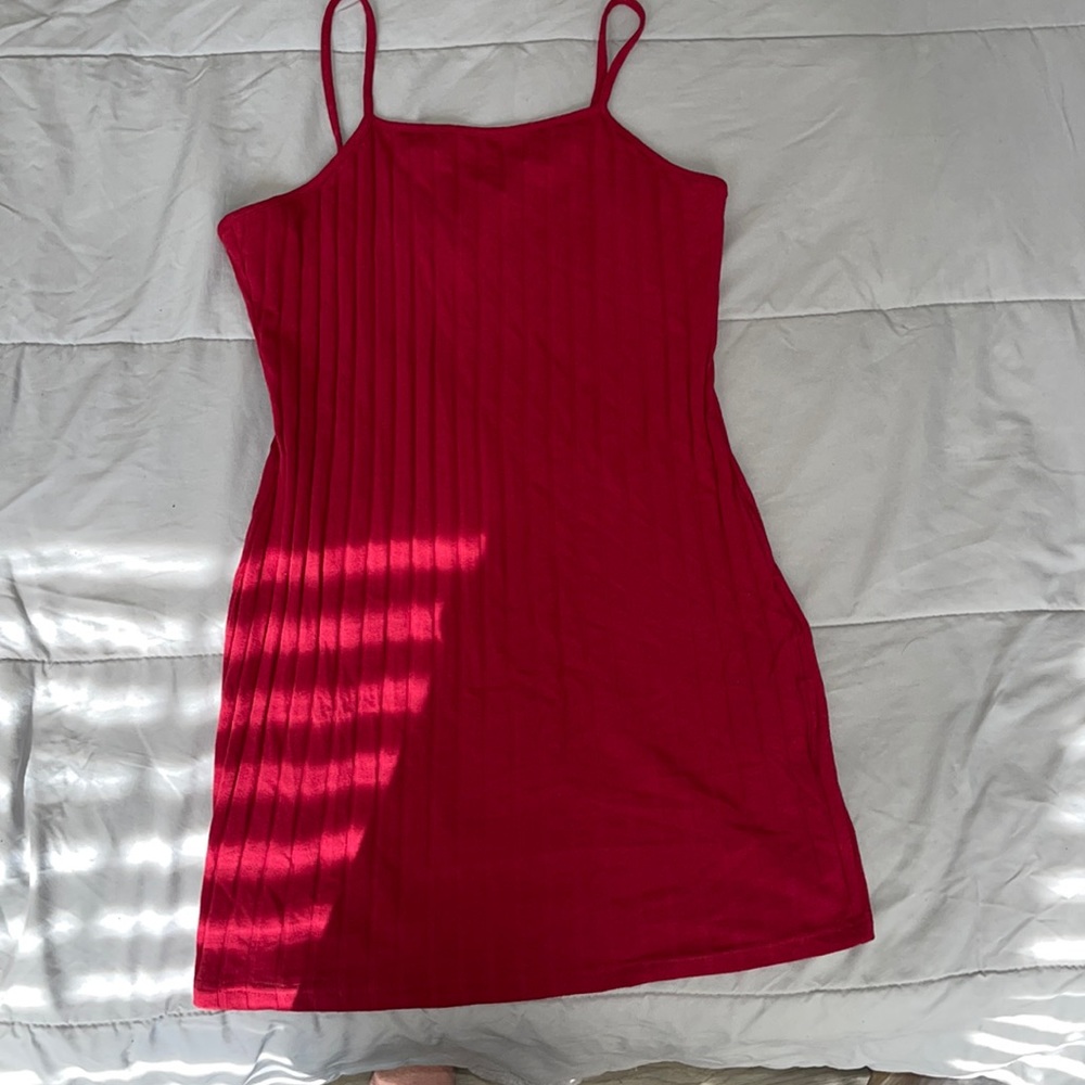 Red dress short